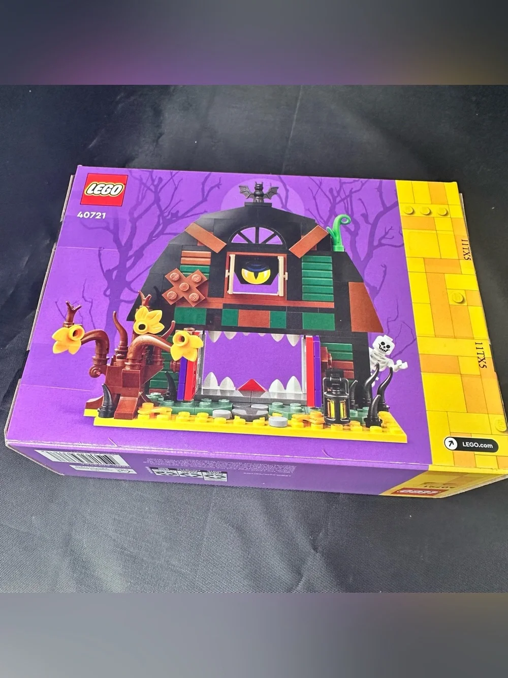 LEGO 40721 Halloween Barn 205 Piece Seasonal Set Skeleton Bat